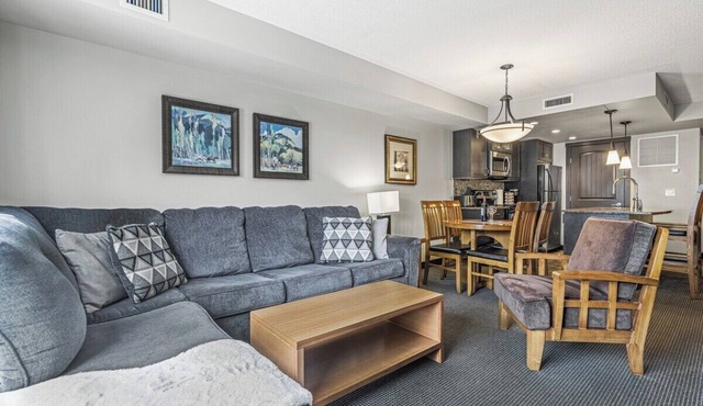 Top Floor One Bedroom Suite With Outdoor Hot Tub