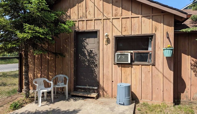 Traditional Tiny Wood Cottage #5 Camping style Cottages 5 minutes to the beach!