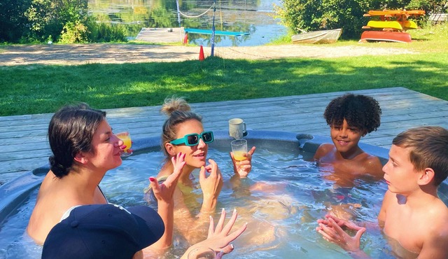 Trenanthia "the OG" Cottage: Hot Tub, Sauna, Games Room, Kayaks, Canoes, SUPS ++