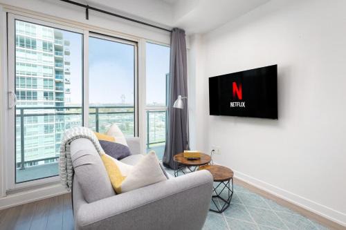 Trendy 1BR Condo Steps to Toronto Waterfront