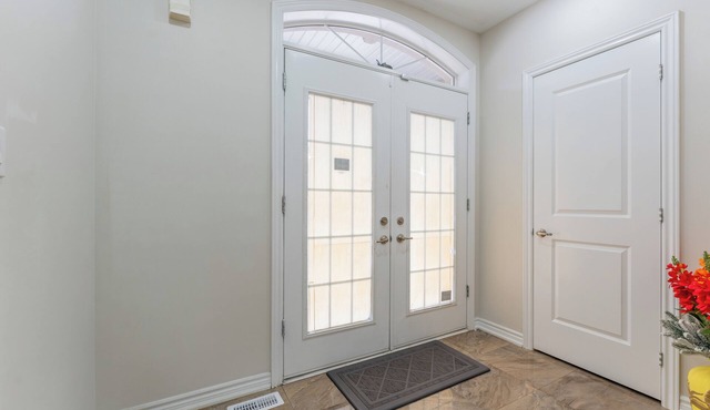 Trendy & Cozy ~ 5BR, 4.5WR Detached Spacious House