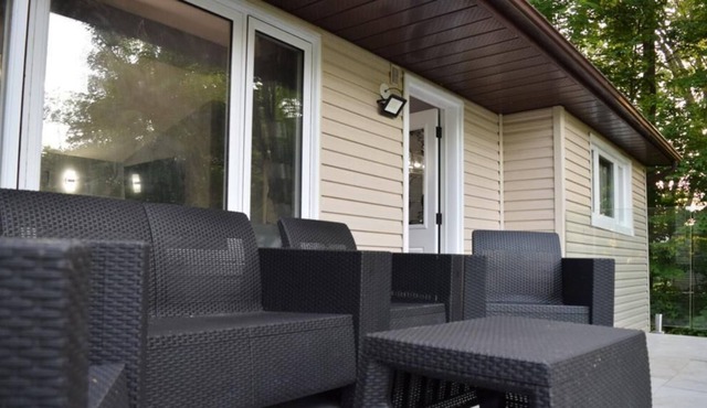 Trendy & Modern 3 Bed Cottage/Bungalow just 2 hours from Toronto