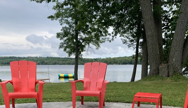 Trendy Trent River Retreat
