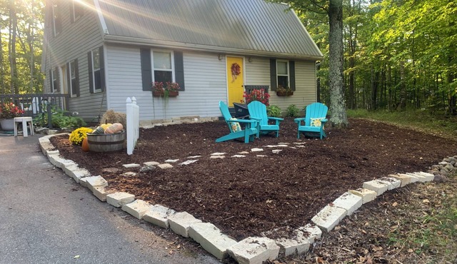 Tucked Away 3-bedroom Fish Creek cottage. Two miles from Peninsula State Park.