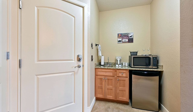 Unit 433b Efficiency 1bd/1 Ba Condo Condo in Birchwood