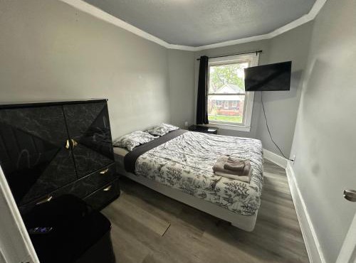 Upper Floor 2 bedroom Unit