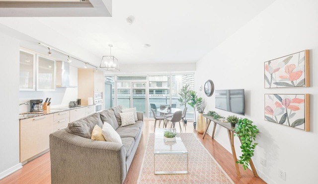 Upscale 3BR/2BA | Cold Plunge · Sauna · Steam | Parking | Downtown Toronto