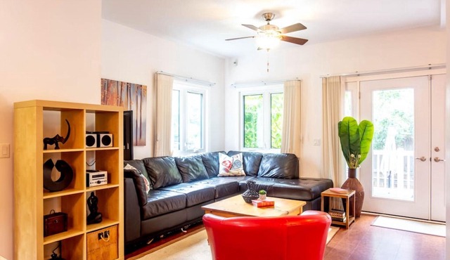 Uptown Blue - Walk to Everything - Monthly rates!