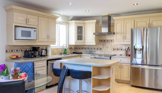 Uptown Oasis Home near Pearson Airport