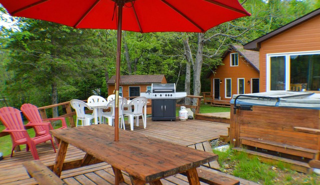 Vacation Cottage On Lakefront Campbell's Bay Quebec near Ottawa/Gatineau