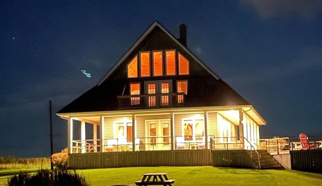 Vacation Home With Panoramic Ocean Views, Only a 3 Minute Drive From Beach