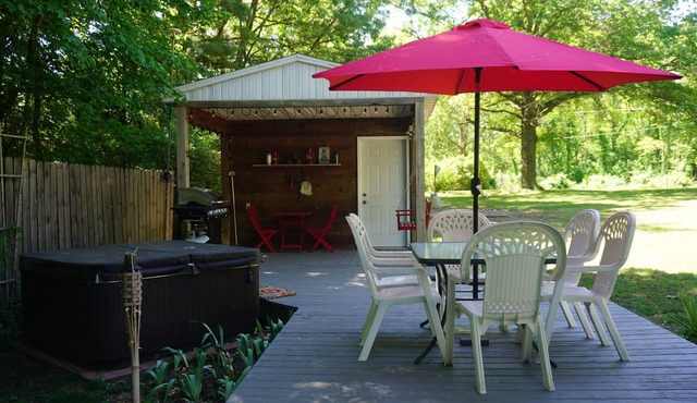Vacation like a local Michigander at Guy's Doll House! Family & pet friendly.