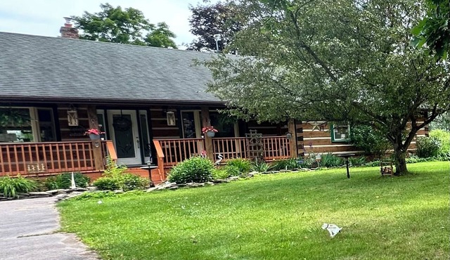 Varty Lake Lodge, Yarker ON.nEscape The Mundane, Relax & EnjoynSummer &.Winter