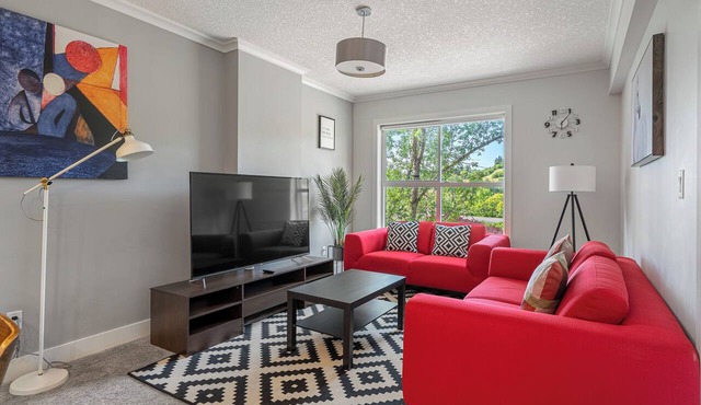 Vibrant Stylish & Cozy Waterfront Downtown Apartment 1 BR + Bath