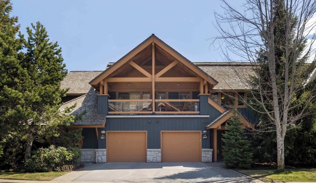 Village North townhouse w/hot tub