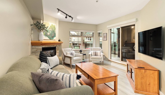 Walk to Creekside Gondola – Cozy 1BR Condo w/Patio, Pool & Hot Tub Access