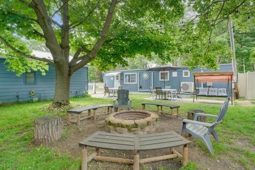 Walk to Lake Huron: Pet-Friendly Caseville Cottage