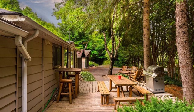 Walk to the Beach * Outdoor Sauna * Hot Tub