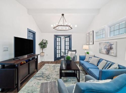 Walkable Gordon Square - Sleeps 8 - 3BR