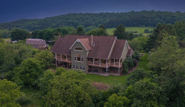 Walker Lake Lodge | Pickleball Court + Joins Walker Lake + Hot Tub
