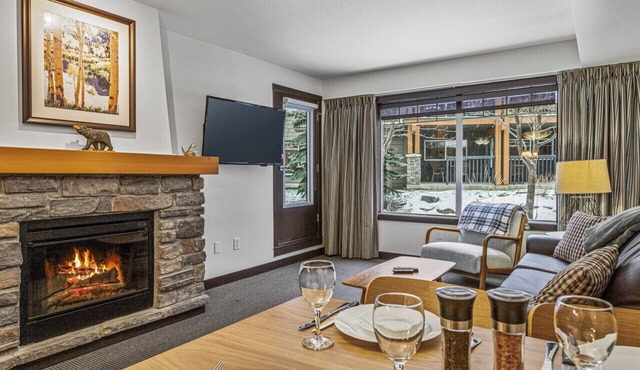 Walkout to Hot tub | BBQ | Clean & Cozy 1 Bed Unit