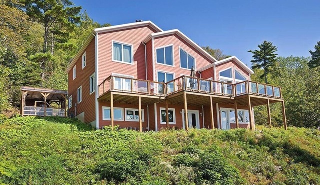 Warm and modern residence ideally located