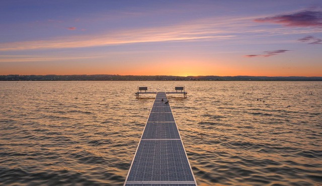 Water Front Rustic Cabin On Lake Leelanau. With Sunset Views. 10 Miles from TC