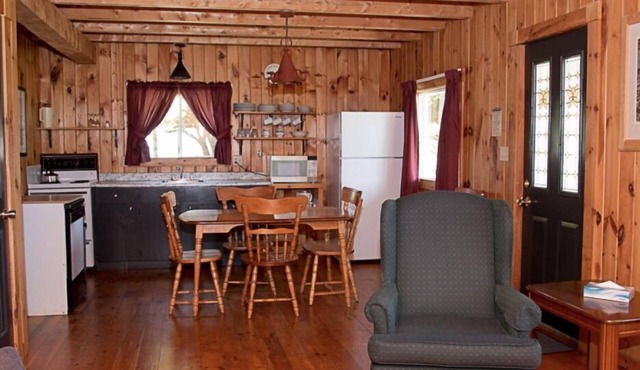Water view 3-bedroom, 2-storey cottage with private Deck!