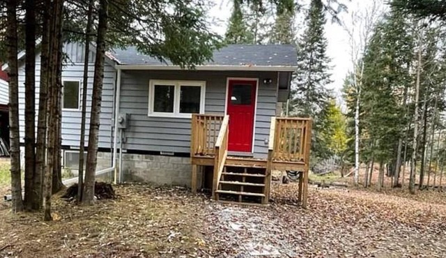 Waterfront 2 bedroom W/private deck and firepit!