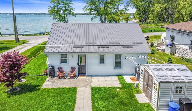 Waterfront all season 3 bdrm Lake House