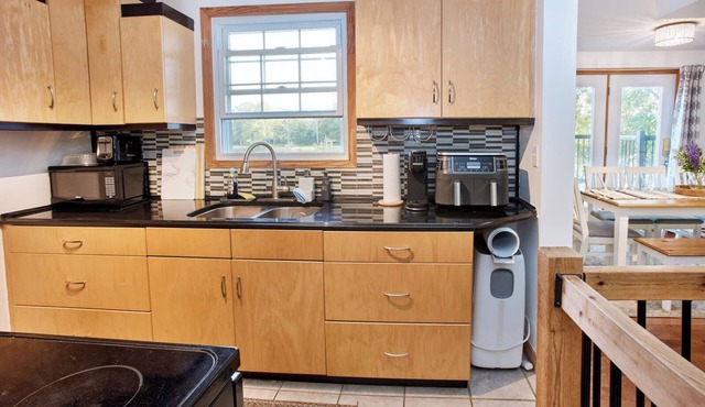 Waterfront Cottage with Salt Water HOT TUB! Directly on the Trent-Severn.