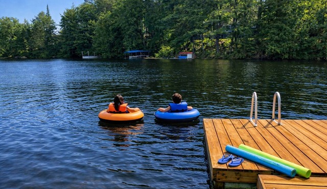 Waterfront Cottage| Firepit Family Retreat 10mins to DT Huntsville & Deerhurst