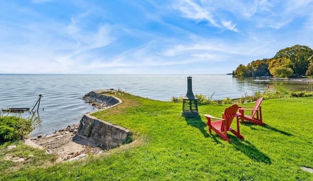 Waterfront Cottage with hot tub and sauna, by casino RAMA