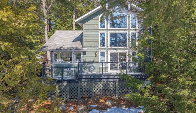Waterfront Lake of Bays Cottage w/Sauna, Kayaks, BBQ, A/C