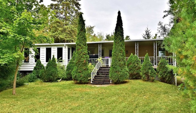 Waterfront Retreat with all the Amenities of home-2 Kings Beds, Queen, Bunk Bed