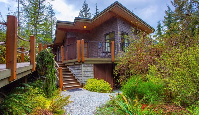 Waterview architectural gem! The Perch offers relaxed, romantic seclusion!
