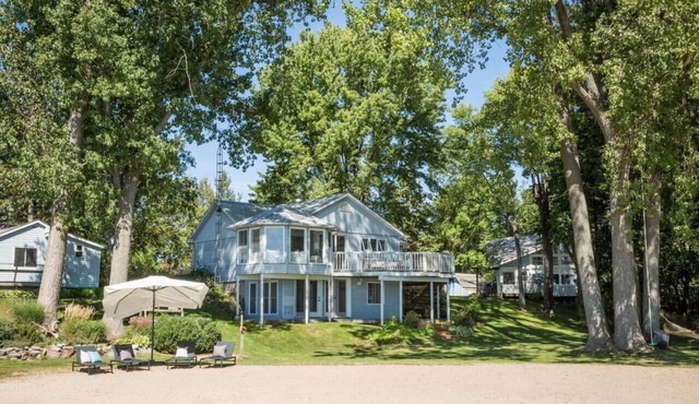 Waupoos Beach Commons - Beach Front House