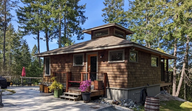 Weekly Rentals Lund Cottage close to the Harbour/Powell River