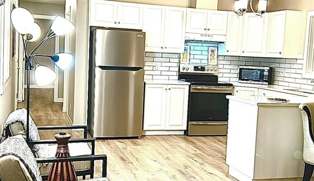 Welcome - Available for booking 1Bed 2Bath comfortable Coaldale Home.