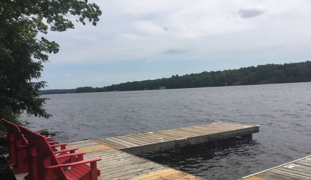 Welcome to Raven Point: A Classic Cottage Experience on Beautiful Lake Muskoka
