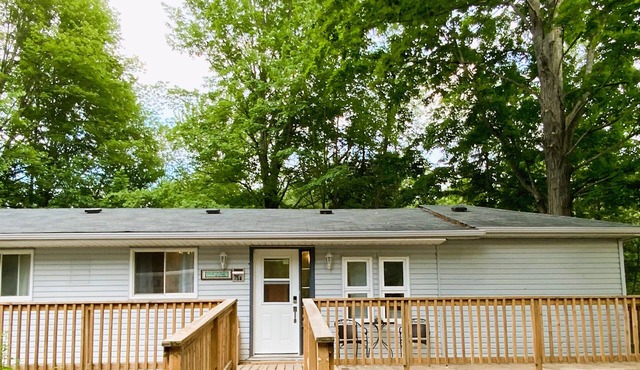 welcome to the Barefoot Bungalow with lake views