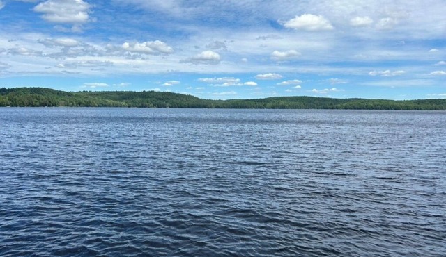 Well appointed retreat on Haliburton's most pristine lake.