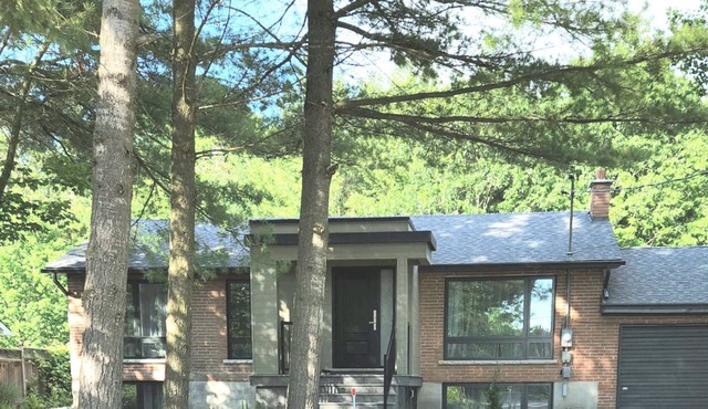 Whispering Pines Cottage 6 minutes to the most beautiful beach in Ontario