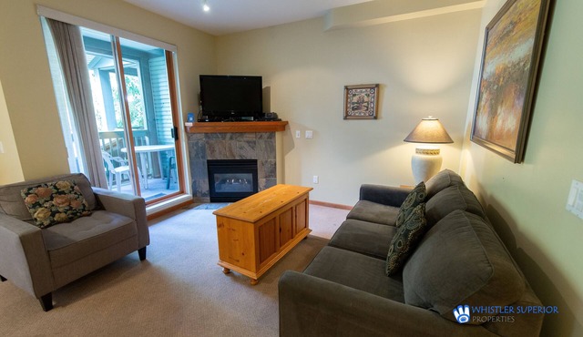 Whistler Village North - Pool & Hot Tub Access, Free Parking & WiFi