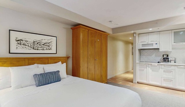 Whistler - Whistler Peak Lodge 210