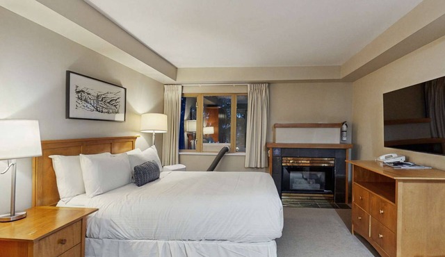 Whistler - Whistler Peak Lodge 211