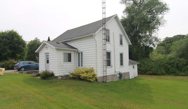 Whole-home 3 minutes from Sand Dunes. Centrally located Beach Getaway.