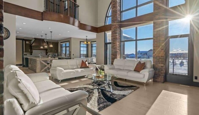 Windhorse Manor | No Service Fees | Patio & BBQ