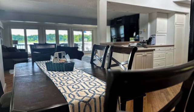 Wolf Lake Haven - Lakefront Sleeps 16