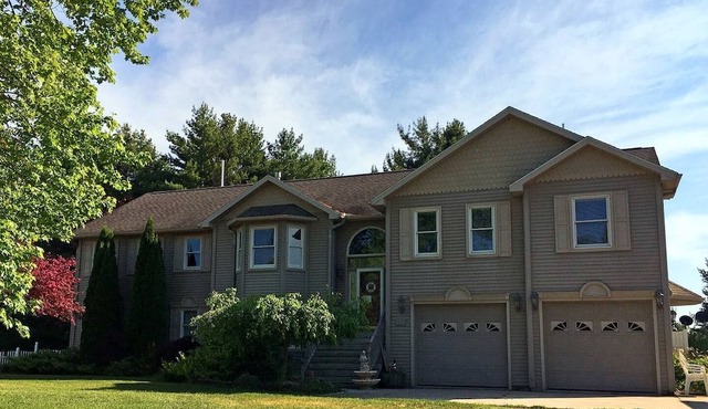 Wonderful Cottage with Lake Access and Great Views in Moran, Michigan